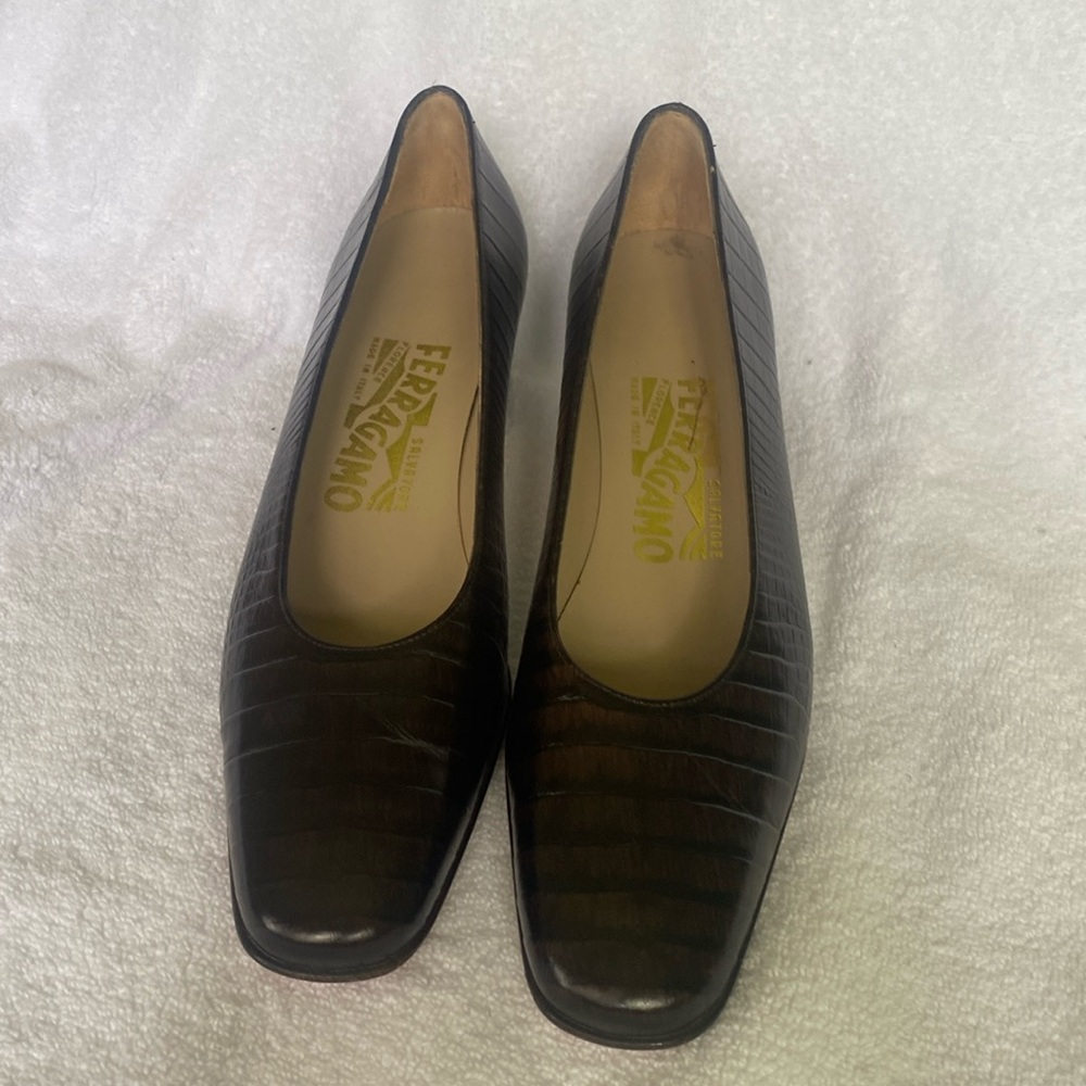 Like new vintage crocodile Ferragamo pumps